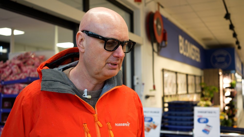 Håkon er svaksynt og bruker Ray-Ban Meta-briller som hjelpemiddel i hverdagen.